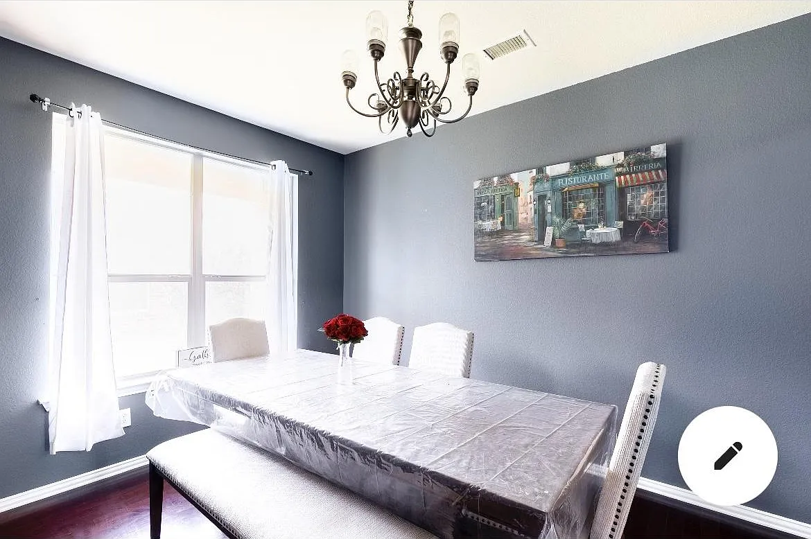 4 bed, 2.5 bath, 3400 sqft, $1,048 — Photo 4