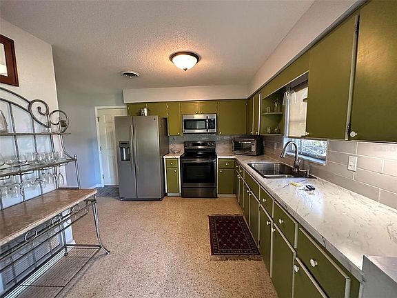 3rd image of 2965 Rock Creek Dr