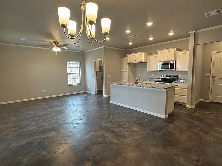 10310 Bolen St — Photo 3