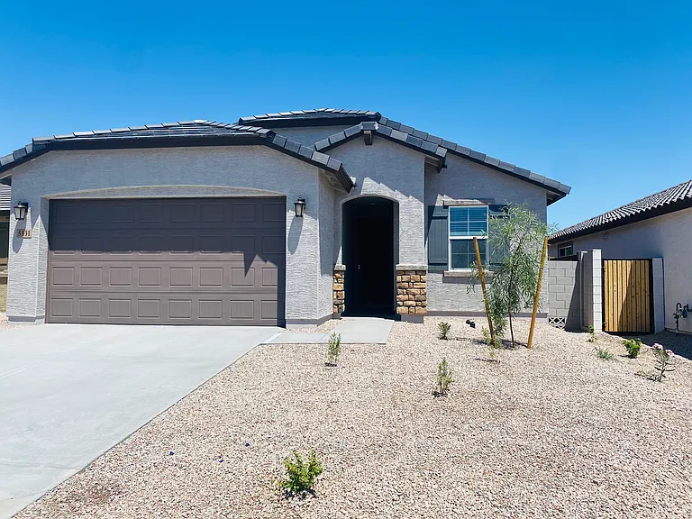 5531 S 23rd Dr — Photo 1
