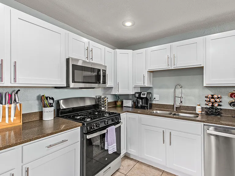 2031 E Orange St — Photo 12