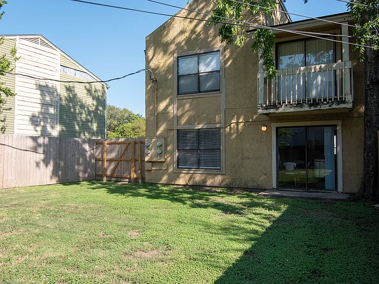 311 Manuel Dr #B — Photo 18