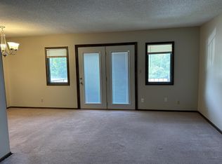 2050 Edgewood Rd NW #16, Cedar Rapids, IA 52405