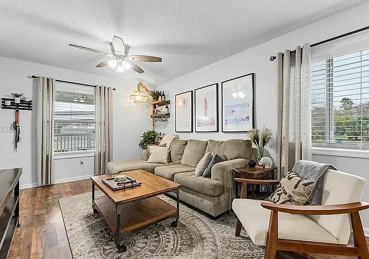 2 bed, 1.5 bath, 900 sqft, $2,300 — Photo 4