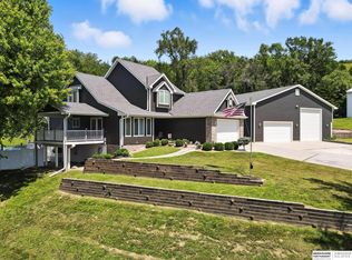 106 Sharon Dr, Crescent, IA 51526