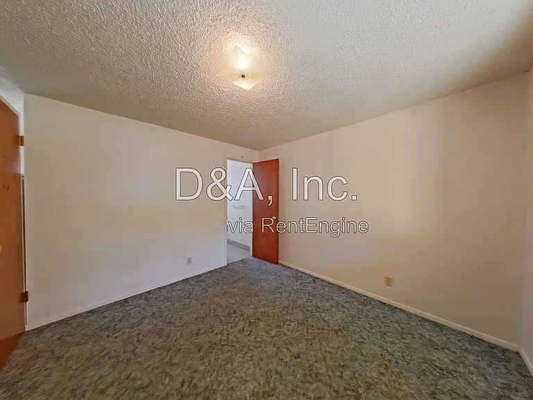 429 SW 9th St — Photo 6