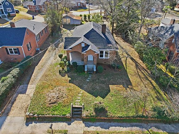 3rd image of 208 Cater St