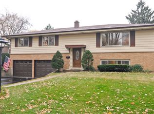 124 N Horner Ln, Mount Prospect, IL 60056