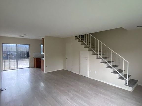 3rd image of 558 E Hyde Park Blvd APT 2