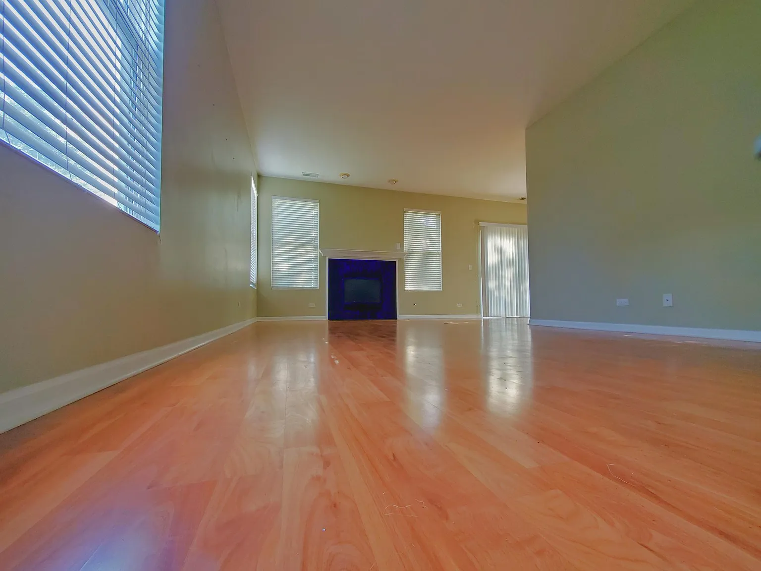 3 bed, 2.5 bath, 1600 sqft, $2,650 — Photo 3