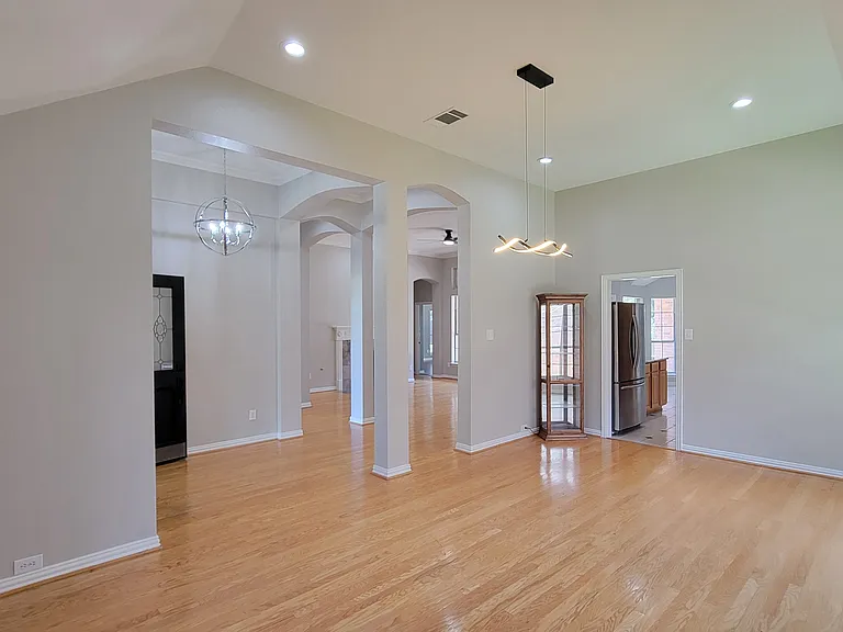 9726 Windy Hollow Dr — Photo 5