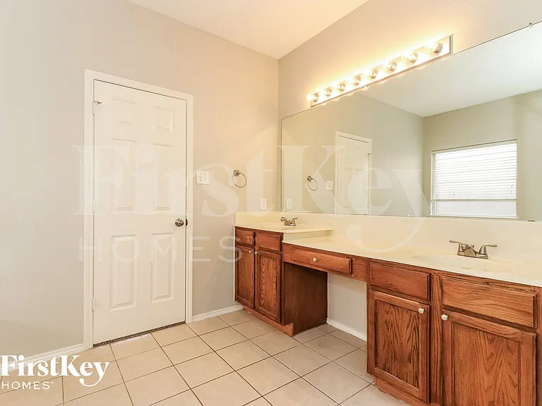 1910 Winter Park Dr — Photo 10