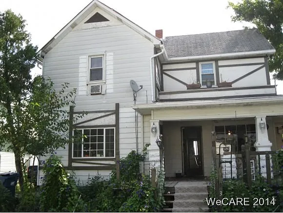 633 Madison Ave photo 1