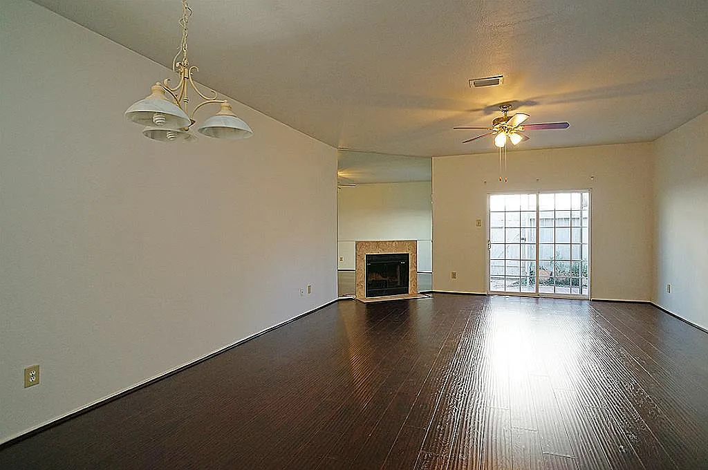 2 bed, 2.5 bath, 1367 sqft, $1,800 — Photo 4