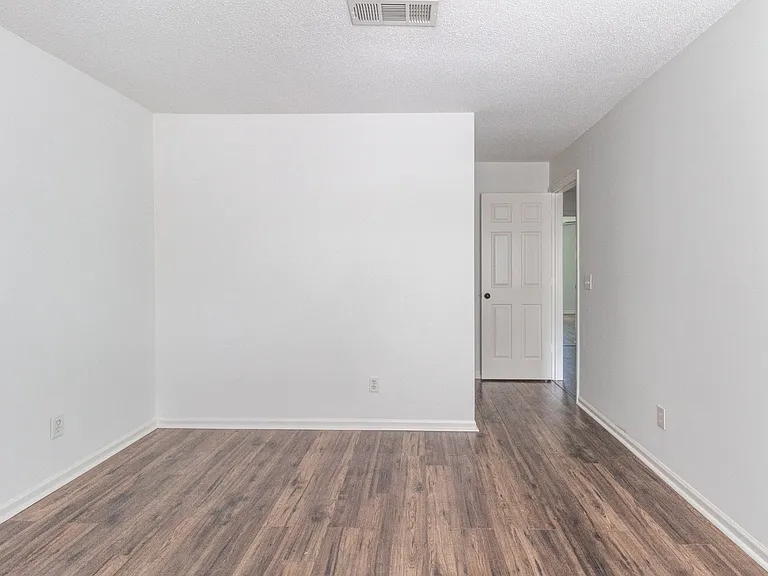 2713 Kennedy Ct — Photo 14