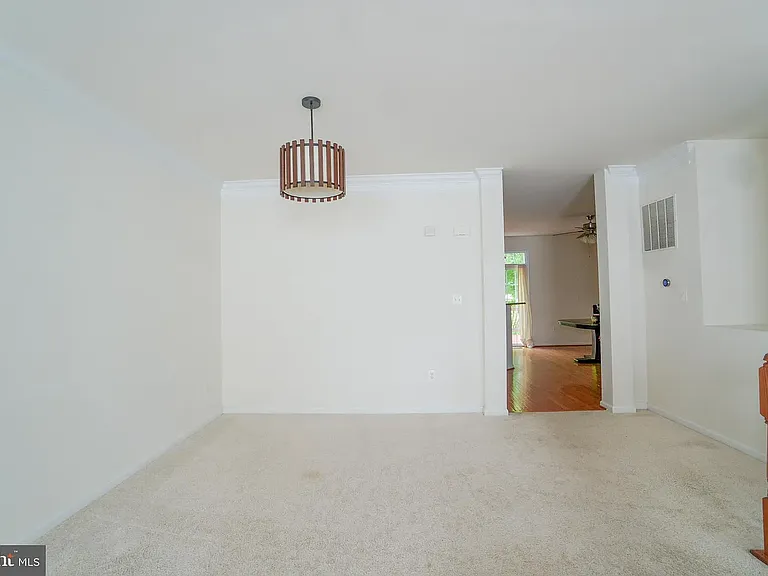 4459 Monmouth St — Photo 6