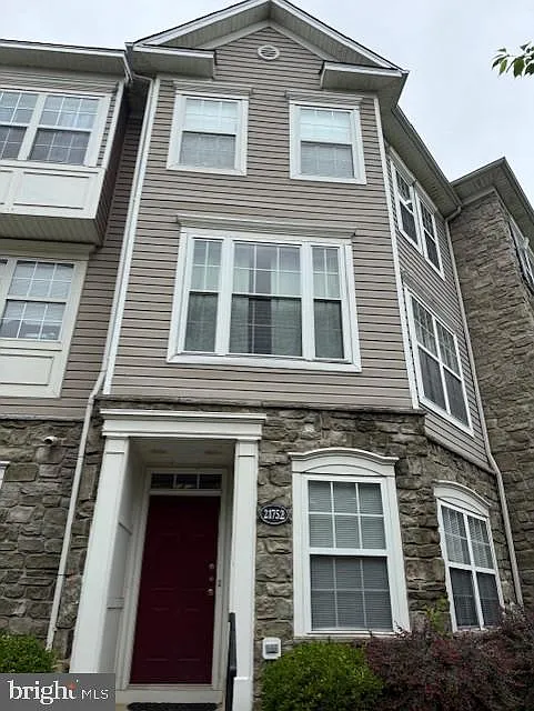 3 bed, 1431 sqft, $2,750 — Photo 2
