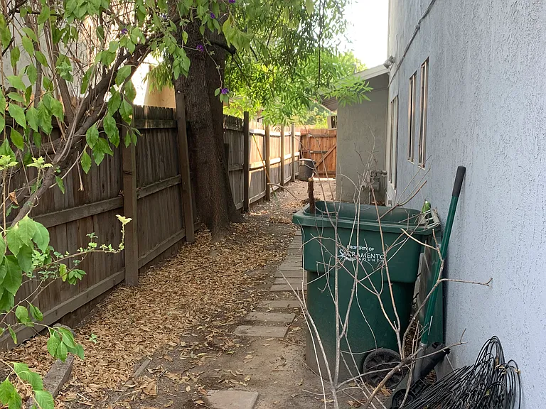 Carmichael Way — Photo 15