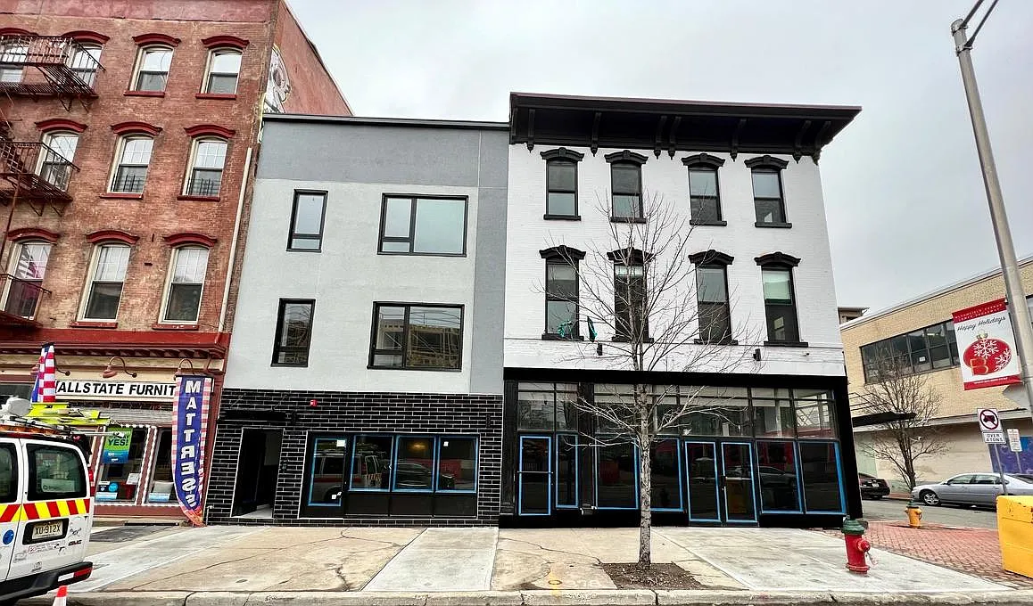 2 bed, 1300 sqft, $2,895 — Photo 4