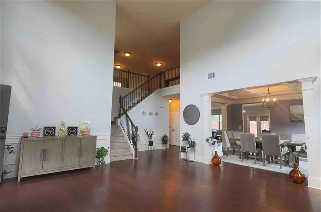 6 bed, 4.0 bath, 4249 sqft, $3,500 — Photo 3