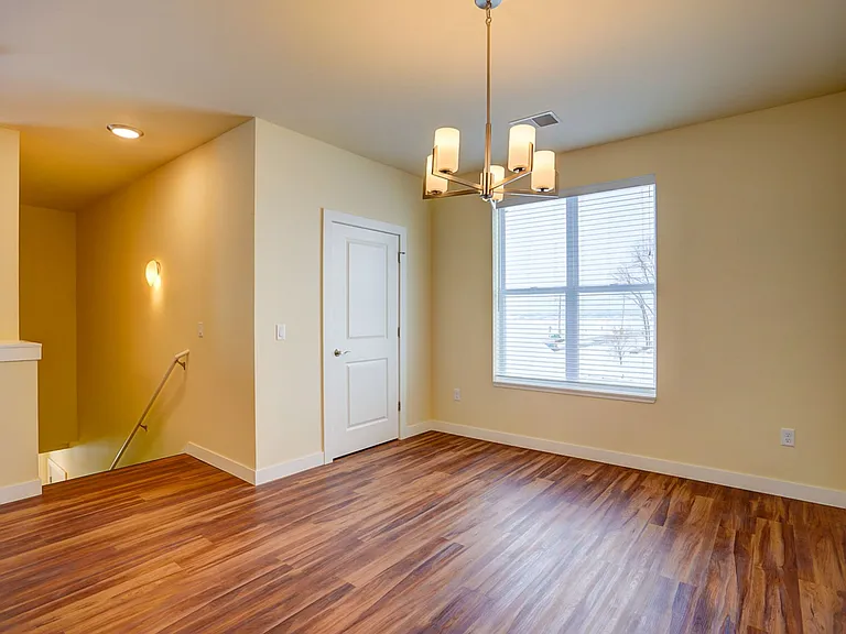 1270 Stonewood Xing — Photo 8