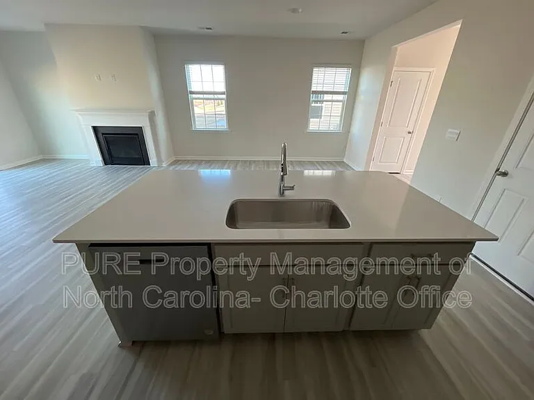 128 Sycamore Springs Dr — Photo 11