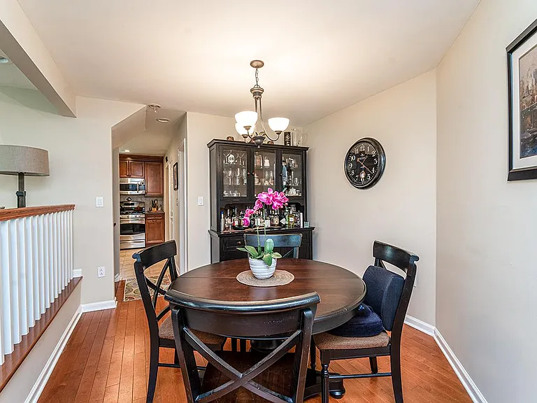 245 Crabtree Ct — Photo 9