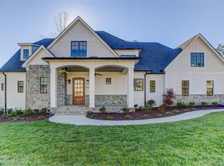 18122 Bear Track Dr, Davidson, NC 28036