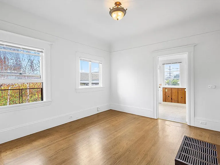 1501 Grand St #D - Studio | 1 bath — Photo 3