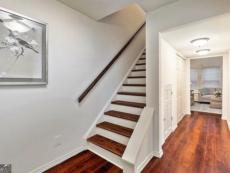 216 Flat Creek Ct — Photo 3