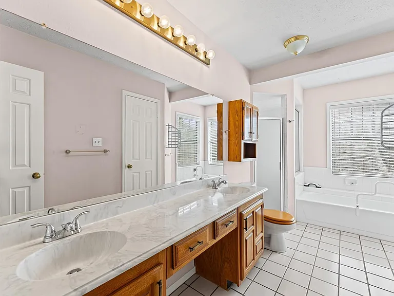 25 Regency Ln — Photo 14