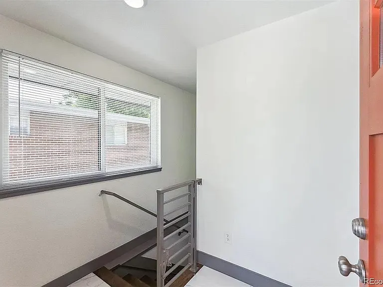2 bed, 1200 sqft, $2,100 — Photo 2
