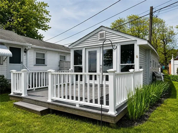 16 E Andrew Comstock Ave, Warwick, RI 02886