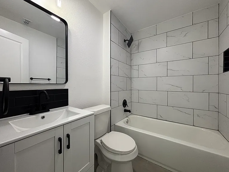 1825 Dudley St — Photo 12