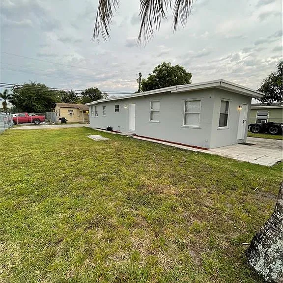 918 NW 24th Ave — Photo 2