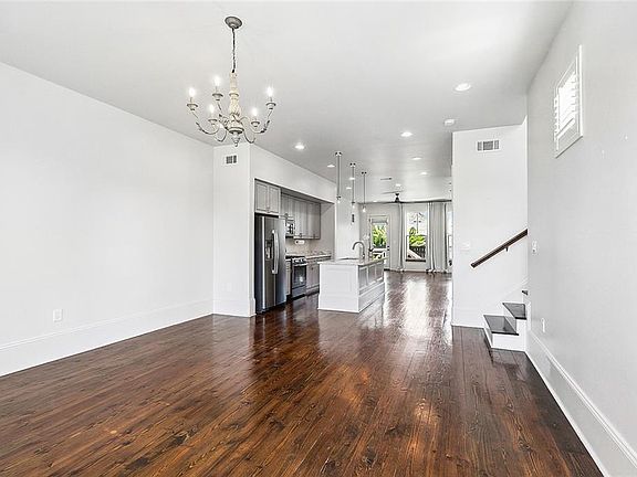 3rd image of 3111 Orleans Ave