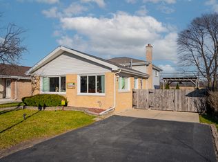 8941 Neenah Ave, Morton Grove, IL