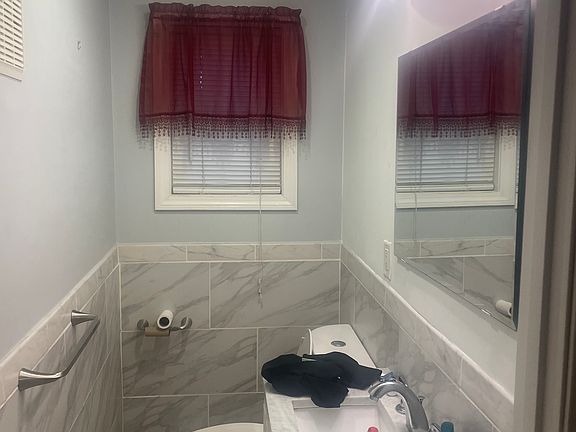 3rd image of 160 Bridgham St Unit 1