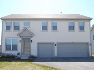 2571 Fallbrook Dr, Hampshire, IL 60140