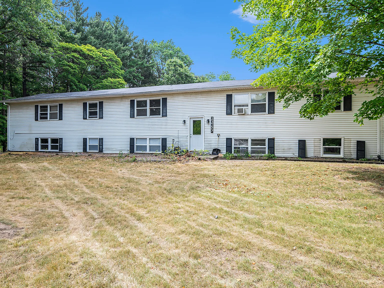 1 bed, 1.0 bath, $900 — Photo 1