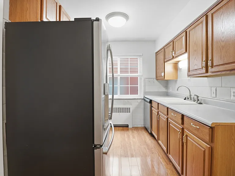 6237 Benneville St #1 — Photo 12
