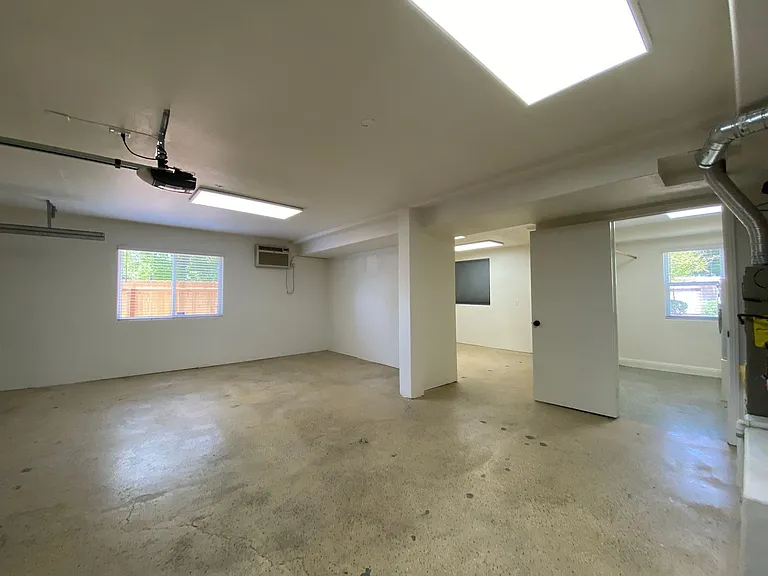 3010 N Broadway — Photo 23