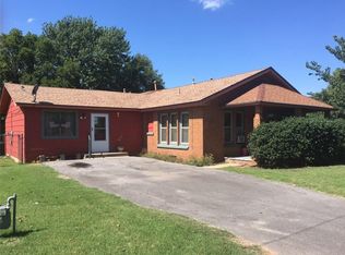 624 N 16th St, Clinton, OK 73601