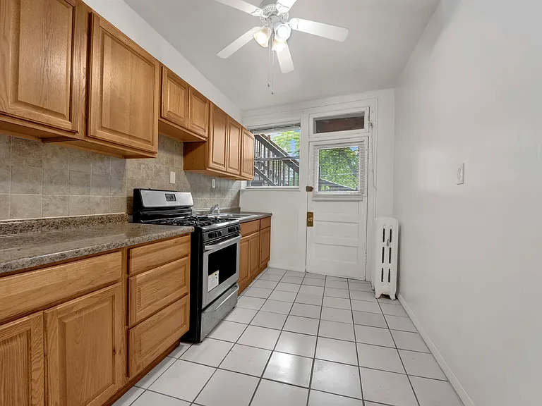 1237 1/2 W Greenleaf Ave #2E — Photo 11