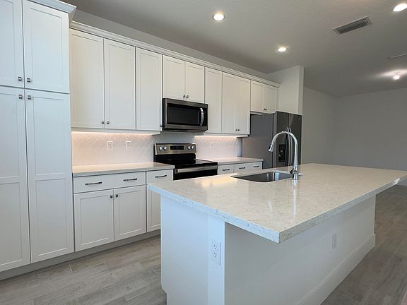 4th image of 621 Parsons Way