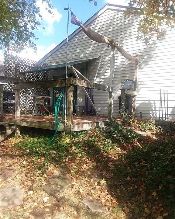 2nd image of 1664 Long Lake Dr