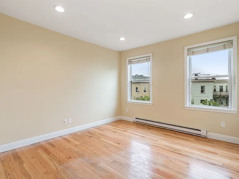 570 Washington St #3 — Photo 4