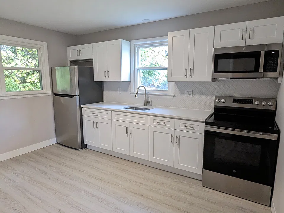 60 Fernwood Ave #2