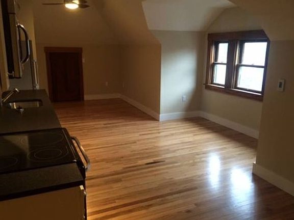 4th image of 2125 NW Flanders St #32