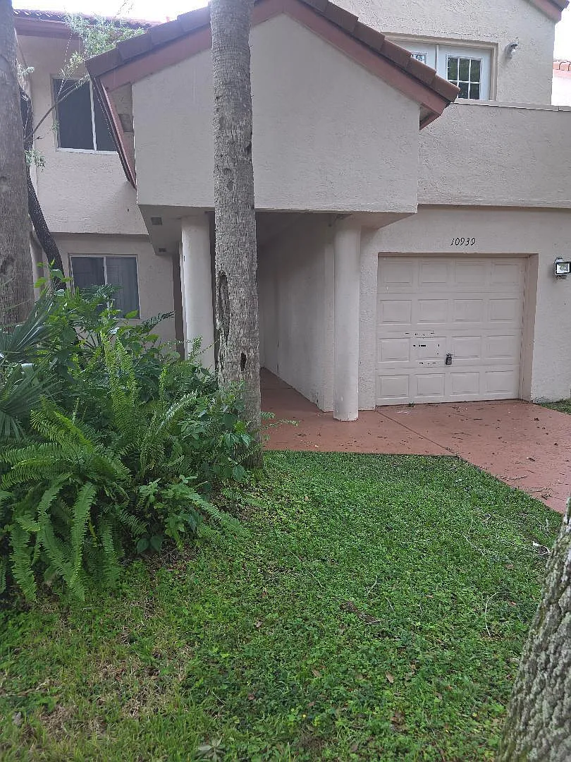 3 bed, 3.0 bath, 1809 sqft, $3,300 — Photo 1